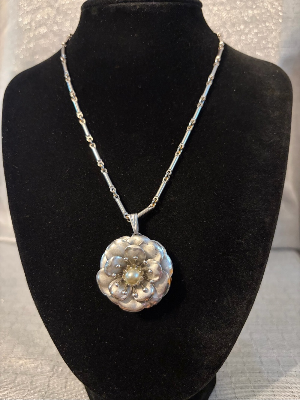 Vintage Silver tone Floral Pearl Pendant Necklace -